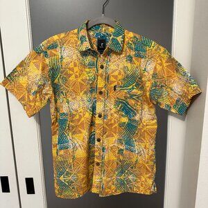 Men's TAPA short-sleeve button-up shirt Medium